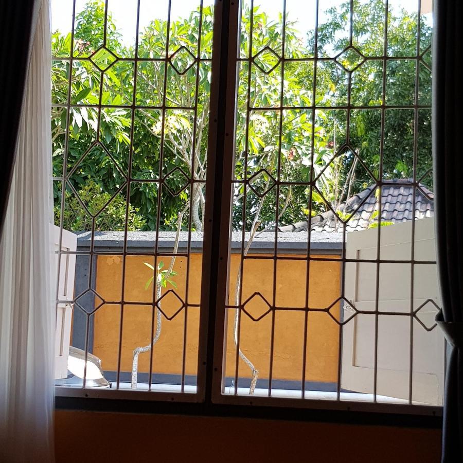 Dewi Sri Guesthouse 马塔兰 外观 照片