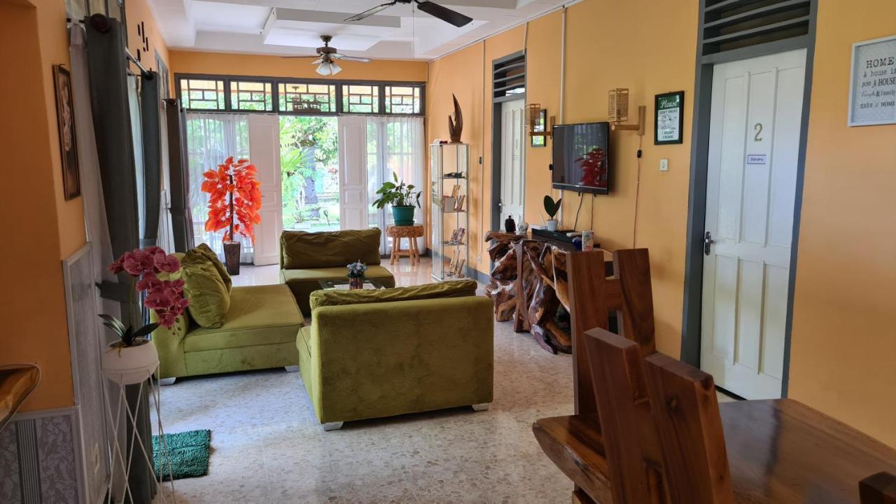 Dewi Sri Guesthouse 马塔兰 外观 照片