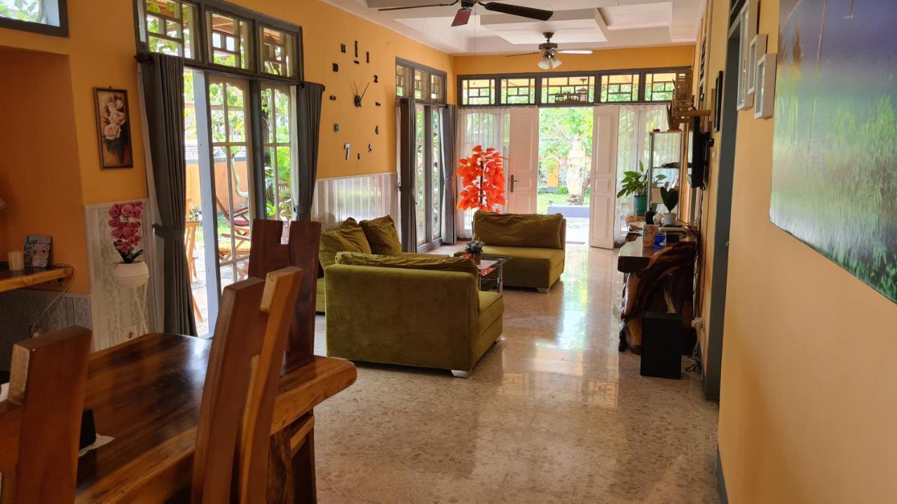 Dewi Sri Guesthouse 马塔兰 外观 照片
