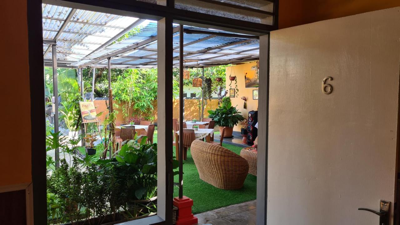 Dewi Sri Guesthouse 马塔兰 外观 照片