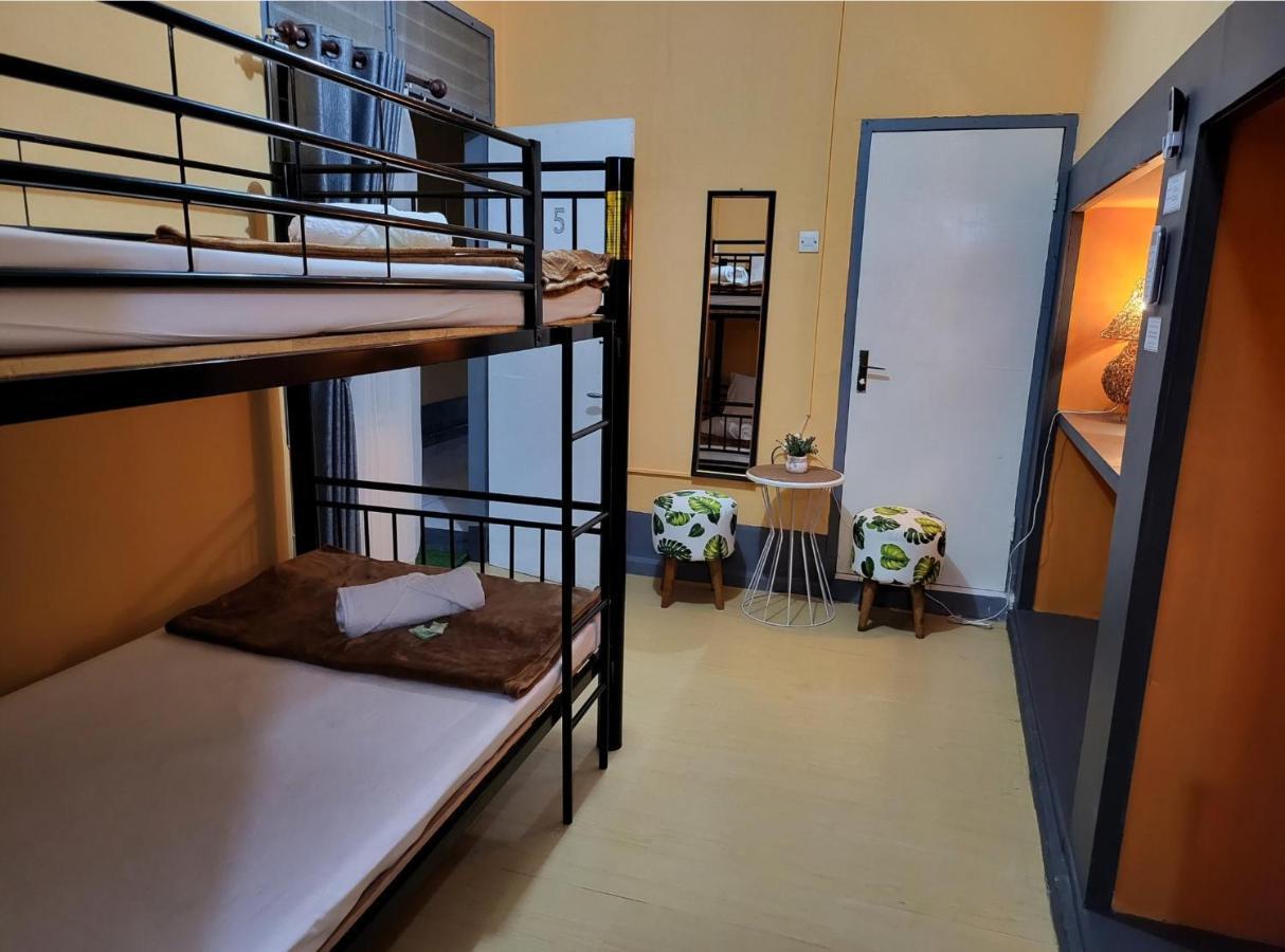 Dewi Sri Guesthouse 马塔兰 外观 照片