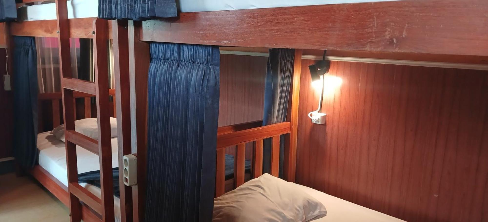 Dewi Sri Guesthouse 马塔兰 外观 照片